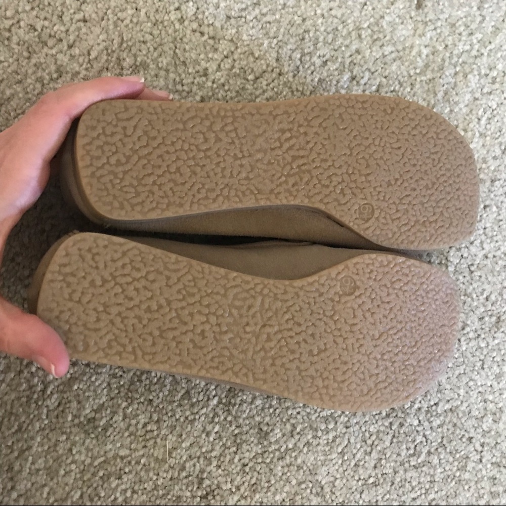 Moccasin - Picture 2 of 2